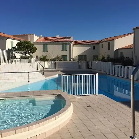St Martin Apt With Aircon, Car Park & Swimming Pool Across Street,Access To Shared Garden Area Saint-Martin-de-Re Exterior photo